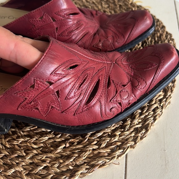 Vintage, western style hand stitched leather clogs - Picture 2 of 6